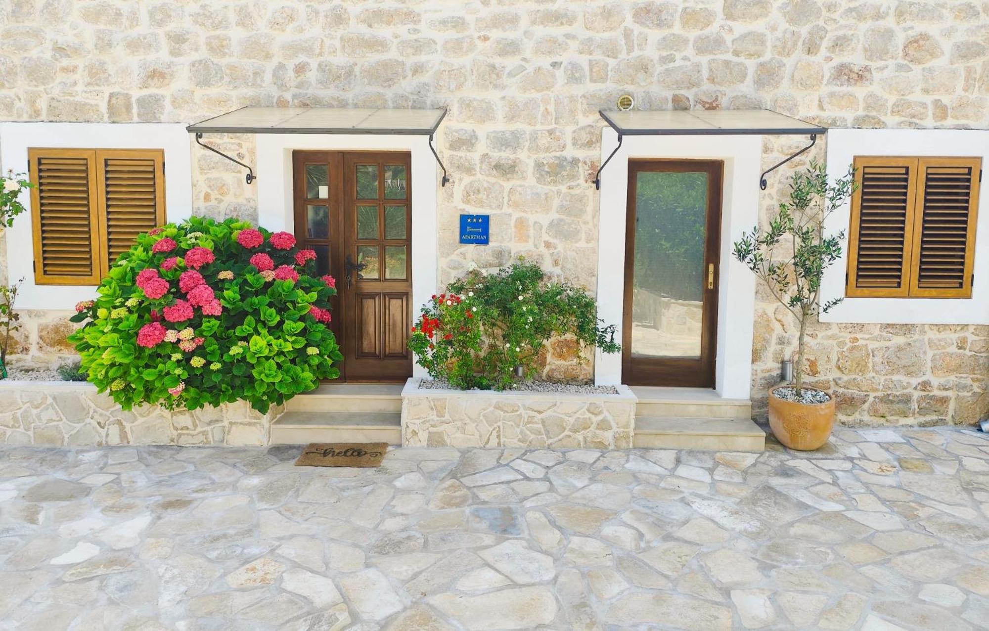 Apartment Mistral - Cosy Apartment With Sea View Molunat Exterior photo