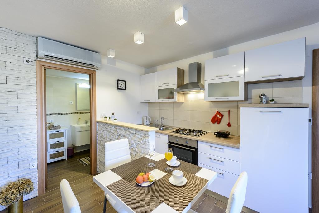 Apartment Mistral - Cosy Apartment With Sea View Molunat Exterior photo